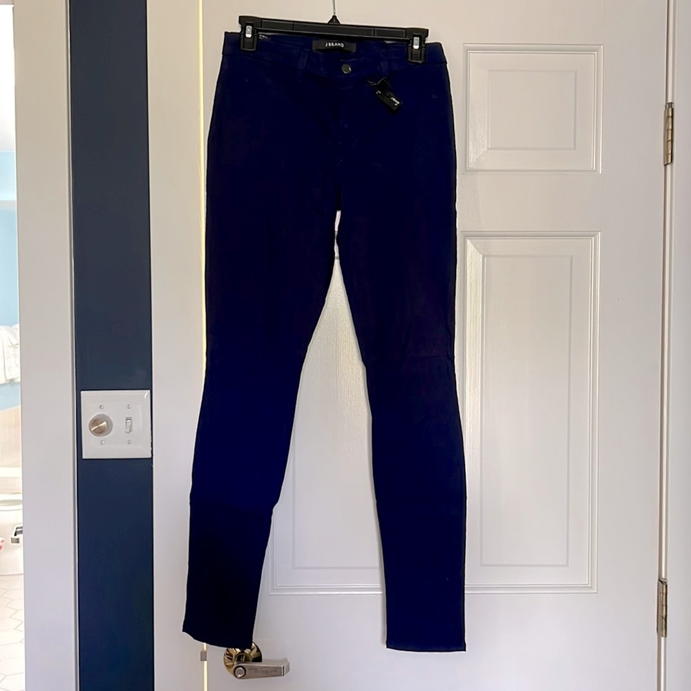 NWT J Brand mid-rise navy skinny pants. Size 29.